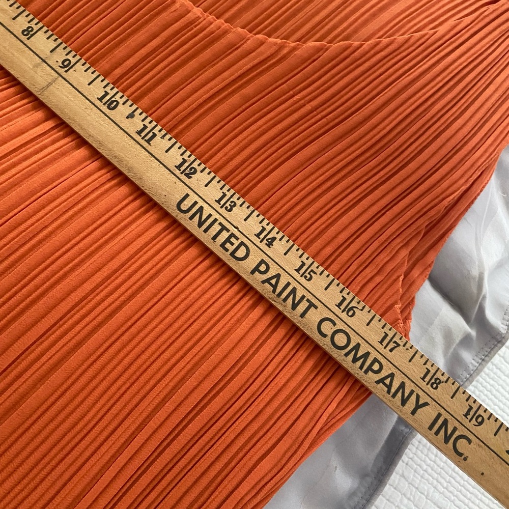 Fun year round dress.  Rust colored 100% polyester - Picture 3 of 6